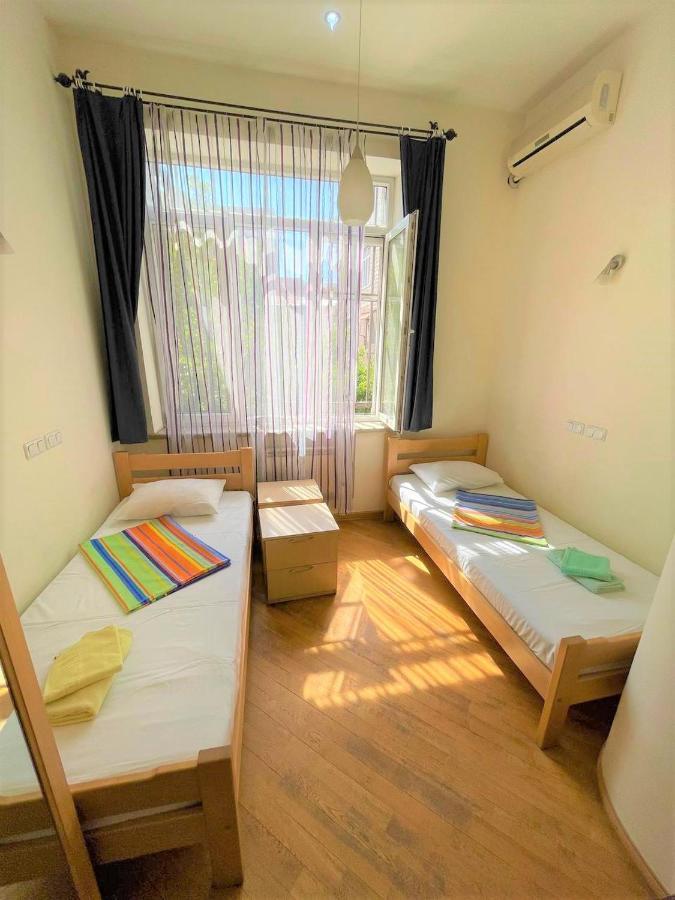 Jasmin Apt With Balcony At Republic Square & Ruben Tours Єреван Екстер'єр фото